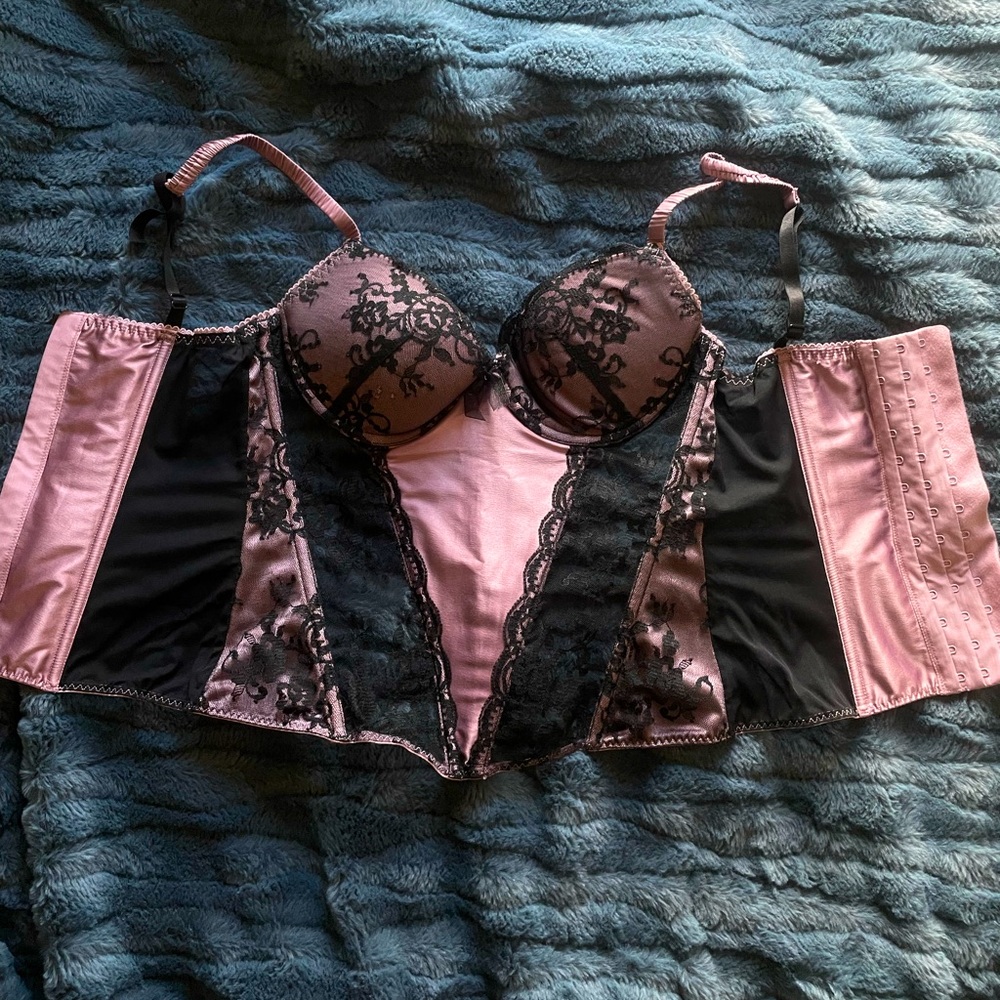 Thrifted lace Y2K purple&black corset top